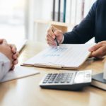 Crédit de restructuration : conditions, avantages et démarches pour alléger ses mensualités